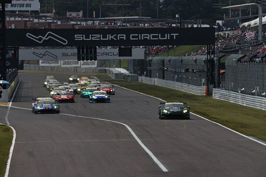 3時間の決勝がスタートした（GT300クラス）