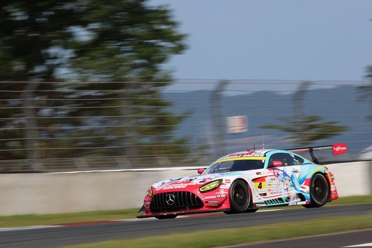 GT300クラス決勝2位はグッドスマイル初音ミクAMG(谷口信輝/片岡龍也) GT300クラス決勝2位はグッドスマイル初音ミクAMG(谷口信輝/片岡龍也)