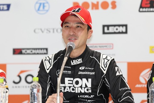 決勝記者会見：GT300クラスで優勝した蒲生尚弥（K2 R&D LEON RACING）