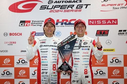 決勝フォトセッション：GT500クラスのウィナー