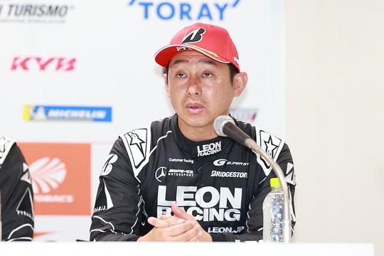 予選記者会見:GT300クラスでポールポジションを獲得した黒澤治樹(K2 R&D LEON RACING) 予選記者会見:GT300クラスでポールポジションを獲得した黒澤治樹(K2 R&D LEON RACING)