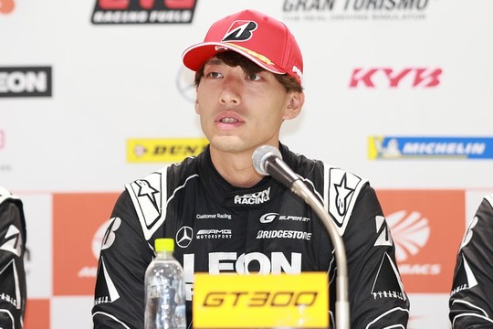 予選記者会見:GT300クラスでポールポジションを獲得した篠原拓朗(K2 R&D LEON RACING) 予選記者会見:GT300クラスでポールポジションを獲得した篠原拓朗(K2 R&D LEON RACING)