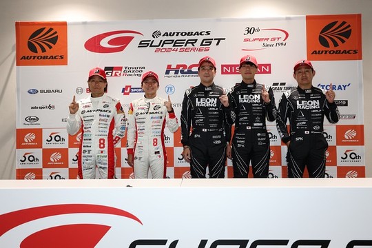 予選フォトセッション:両クラスのポールシッター 予選フォトセッション:両クラスのポールシッター