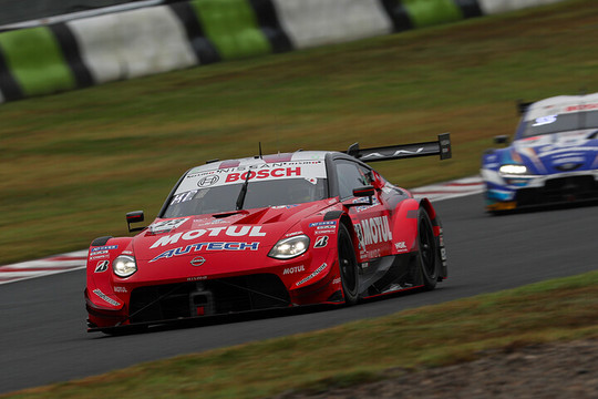 GT500クラス予選2位はMOTUL AUTECH Z(千代勝正/ロニー・クインタレッリ) GT500クラス予選2位はMOTUL AUTECH Z(千代勝正/ロニー・クインタレッリ)