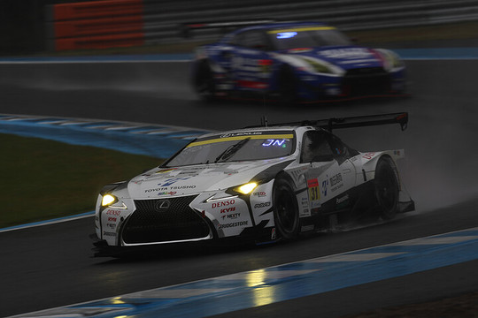 GT300クラスポールポジションはapr LC500h GT(小高一斗/中村仁) GT300クラスポールポジションはapr LC500h GT(小高一斗/中村仁)