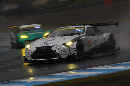 GT300クラスポールポジションはapr LC500h GT(小高一斗/中村仁) GT300クラスポールポジションはapr LC500h GT(小高一斗/中村仁)