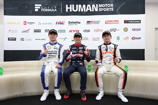 決勝フォトセッション：上位3名のドライバーたち