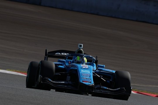 ポールポジションは福住仁嶺（Kids com KCMG Elyse SF23）