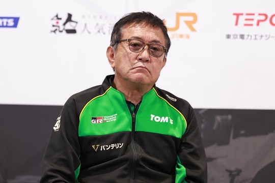 優勝チーム監督：舘信秀氏（VANTELIN TEAM TOM’S）