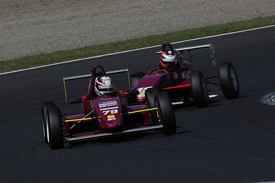 ポールポジションは中澤凌（ZAP NAKs 10V ED）