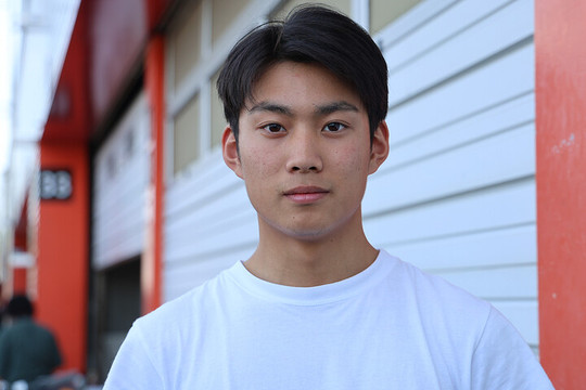 ポールポジションは豊島里空斗（C.S.I Racing）