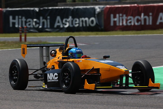 ポールポジションは八巻渉（中日本自動車短期大学MSE学科KK-SⅡ）