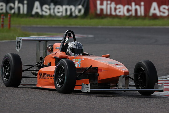 ジェントルマンクラスポールポジションは山根一人（光精工TK-Sport MYST）