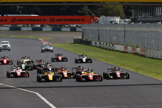 25周の決勝がスタートした