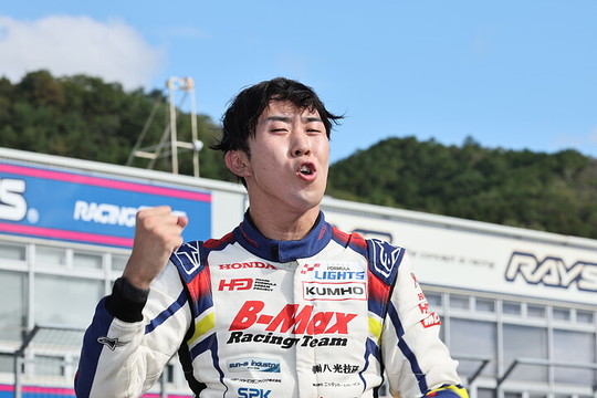 優勝した小出峻（B-MAX RACING TEAM）