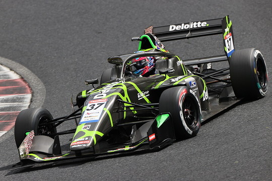 第13戦予選8位、第14戦予選4位の古谷悠河（Deloitte. HTP TOM\'S 320）