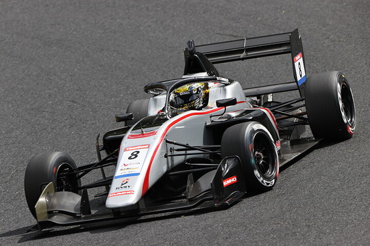 マスタークラス第13戦予選2位、第14戦ポールポジションの清水康弘（GNSY 324）