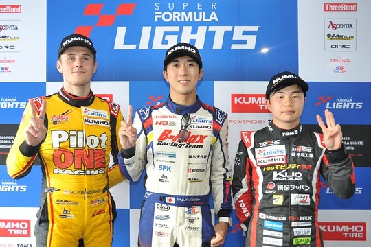 決勝フォトセッション：トップ3