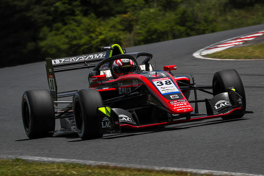 ポールポジションは小林利徠斗（モビリティ中京 TOM\'S 320 TGR-DC）