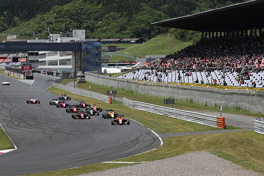 14周の決勝がスタートした