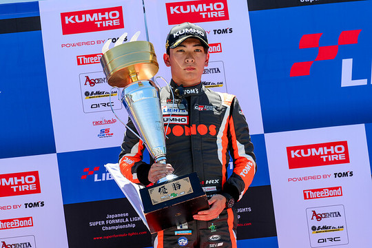 優勝した野中誠太（TOM\'S）