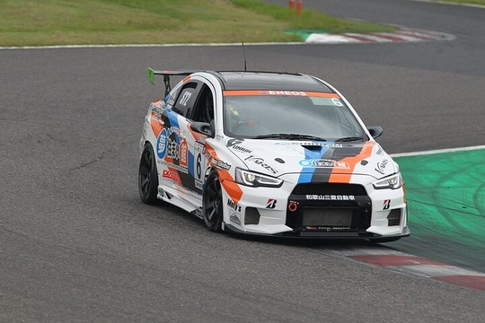 ST-2クラスポールポジションは6号車新菱オートDXL夢住まい館EVO10（冨桝朋広／菊地靖／大橋正澄）