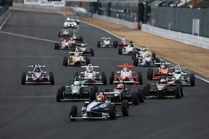 9周の決勝がスタートした