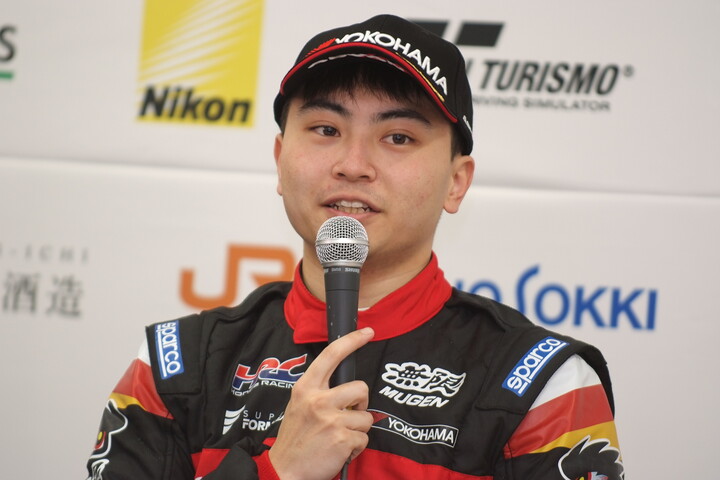 決勝記者会見: 2位の岩佐歩夢（TEAM MUGEN）