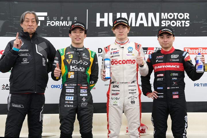 決勝フォトセッション: トップ3のドライバーたち 