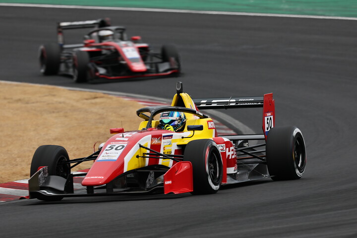 決勝2位は野村勇斗（HFDP WITH B-MAX RACING）