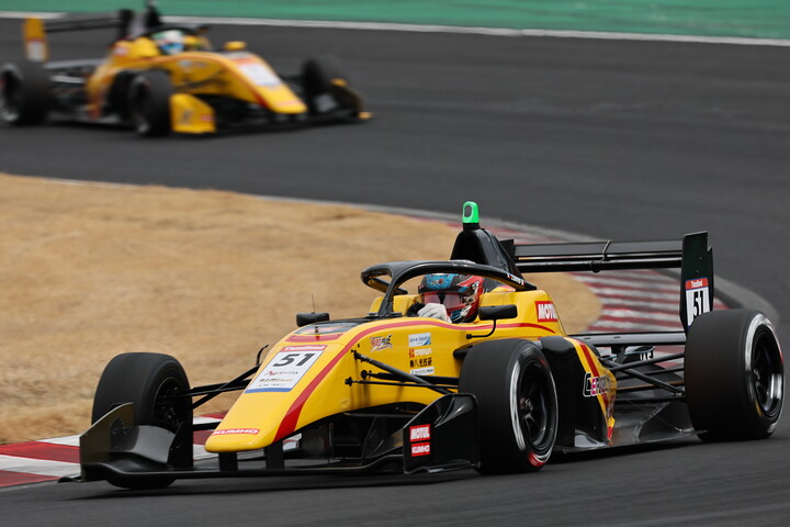 決勝4位はザック・デビッド（B-MAX RACING 324）