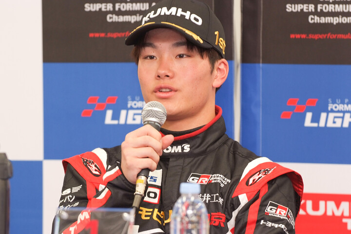 優勝した佐野雄城（TOM'S）