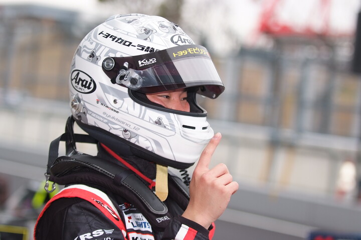 優勝した佐野雄城（TOM'S）