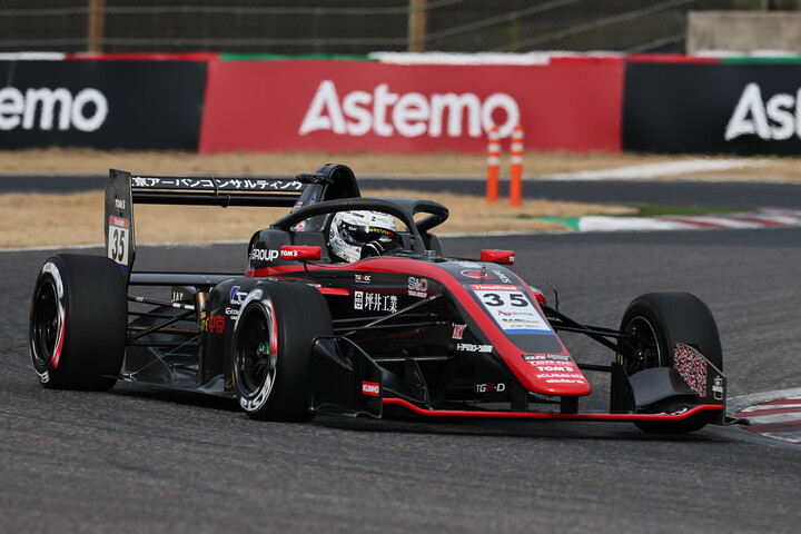 ポールポジションは佐野雄城（モビリティ中京 TOM'S TGR-DC SFL）