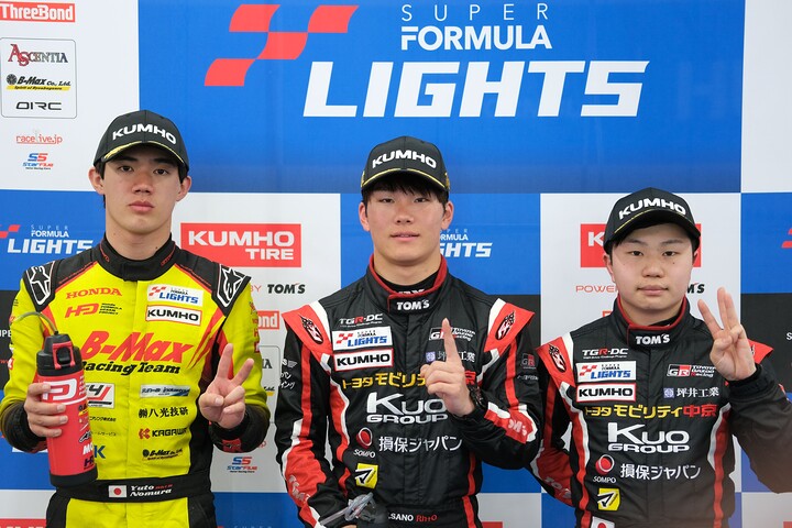 決勝フォトセッション：トップ3のドライバーたち