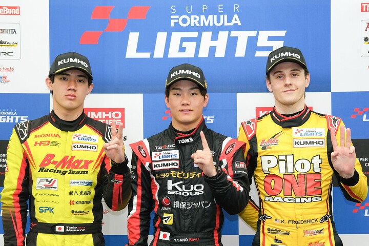 決勝フォトセッション：トップ3のドライバーたち