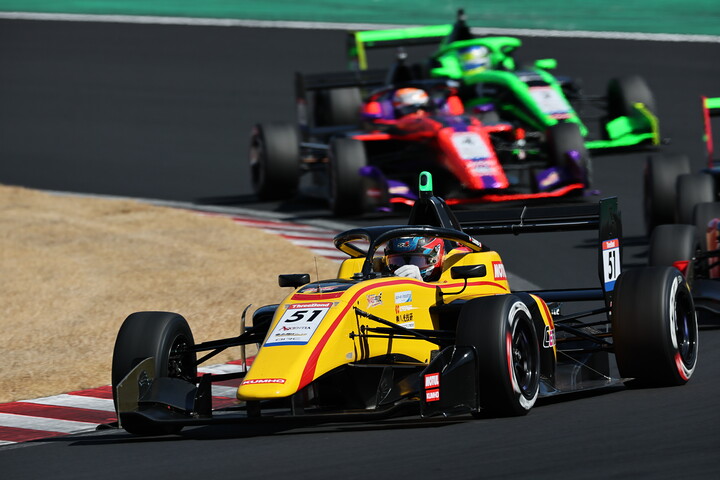 決勝4位はザック・デビッド（B-MAX RACING 324）