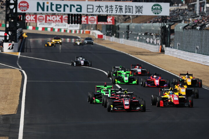 決勝がスタートした