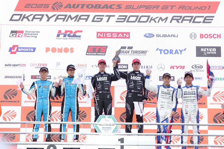GT300クラスの表彰式