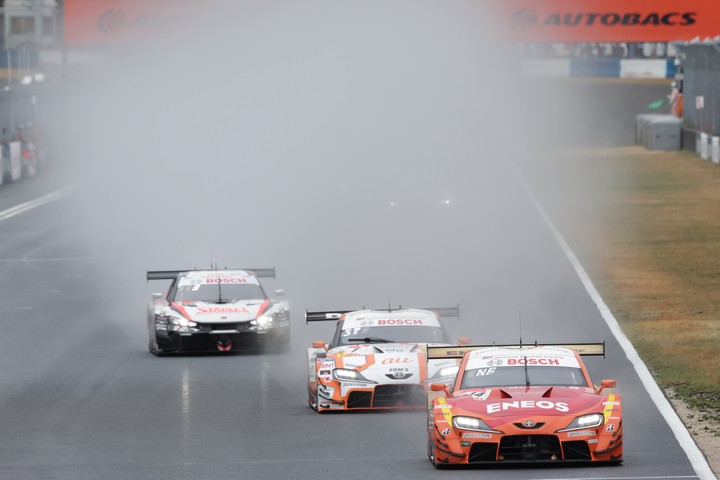 GT500クラスのスタートシーン