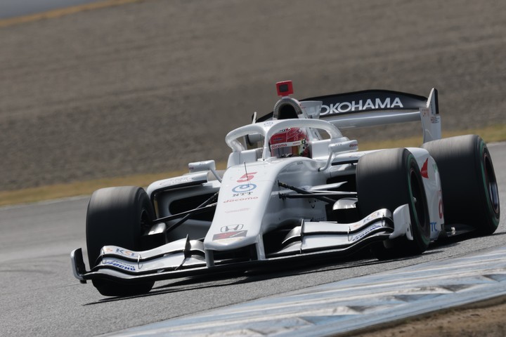 ポールポジションは牧野任祐（DOCOMO DANDELION M5S SF23）