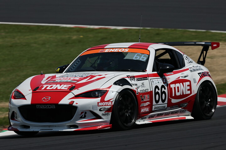 ST-4クラス優勝はodula TONE MOTUL ROADSTER RF（猪股京介／徳升広平／藤原優汰）