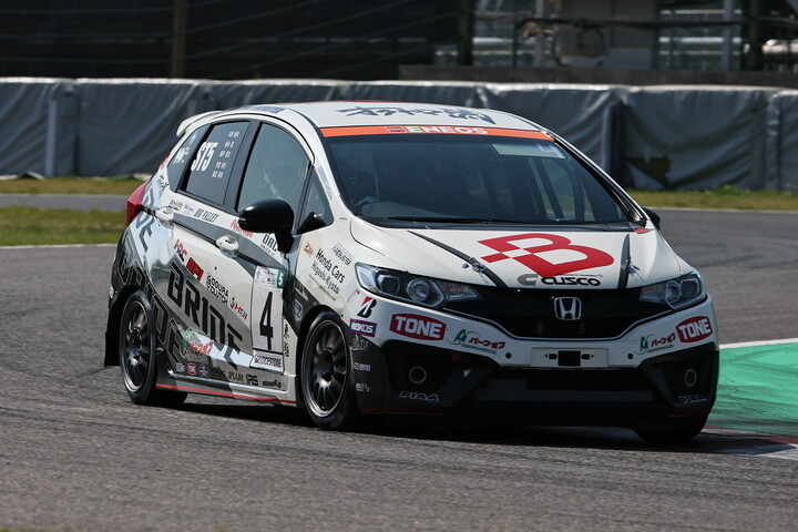 ST-5FクラスポールポジションはTHE BRIDE FIT（太田侑弥／蘇武喜和／瀬戸貴巨／HIDEBOO）