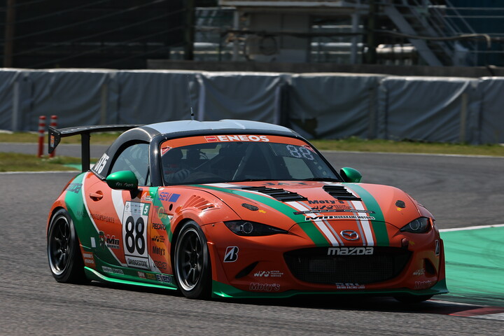 ST-5Rクラスポールポジションは村上モータースMAZDAロードスター（村上博幸／太田達也／黒沼聖那／吉田綜一郎）