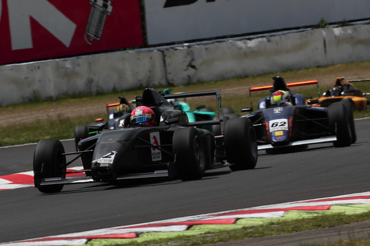 決勝4位は加納康雅(AKILAND F110)