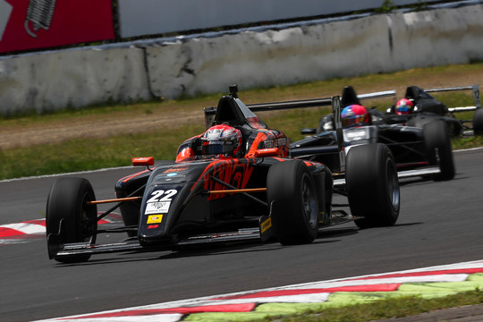 決勝3位は酒井翔太（ファーストガレージF110）