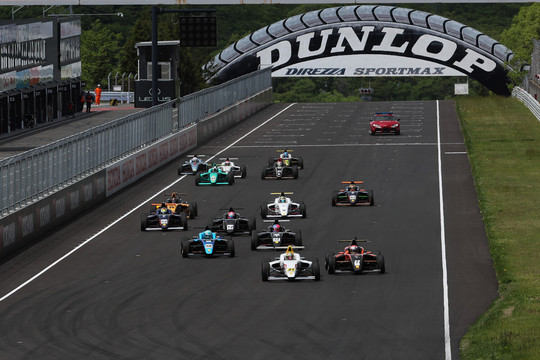 決勝のスタートシーン