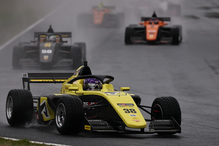 優勝は鈴木斗輝哉（TOM’S TGR-DC FR）