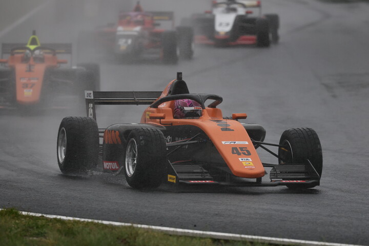 決勝3位は大宮賢人（PONOS RACING F111/3）