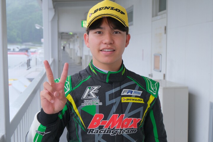 決勝2位の卜部和久（B-MAX RACING TEAM）